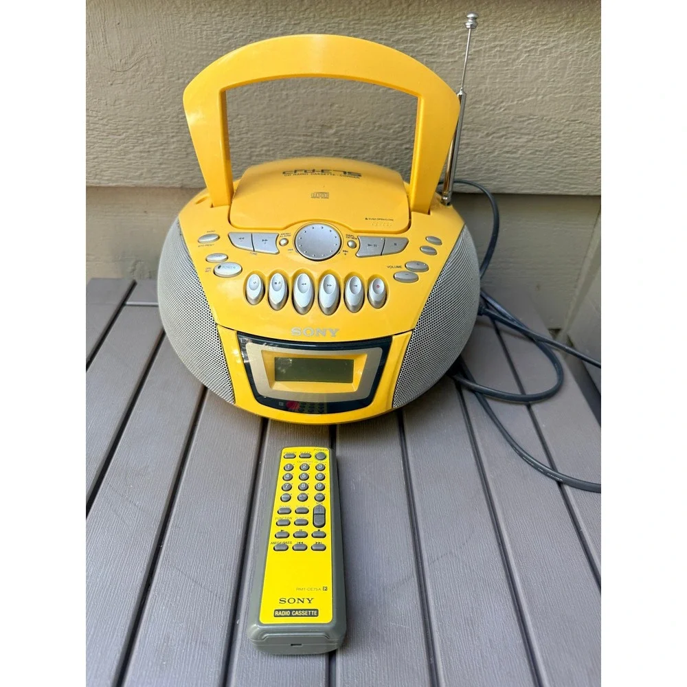 Sony CFD-E75 CD Radio Cassette Player Boombox Yellow with Remote RMT-CE75A WORKS